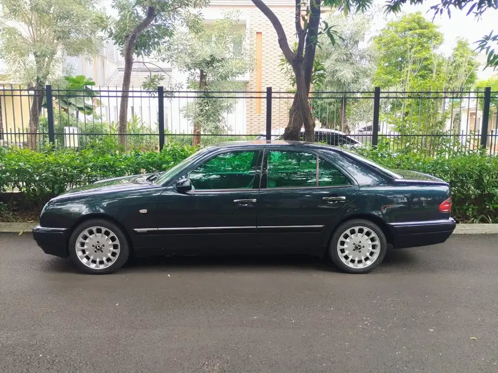 Mercedes-Benz E320 1998 Bensin