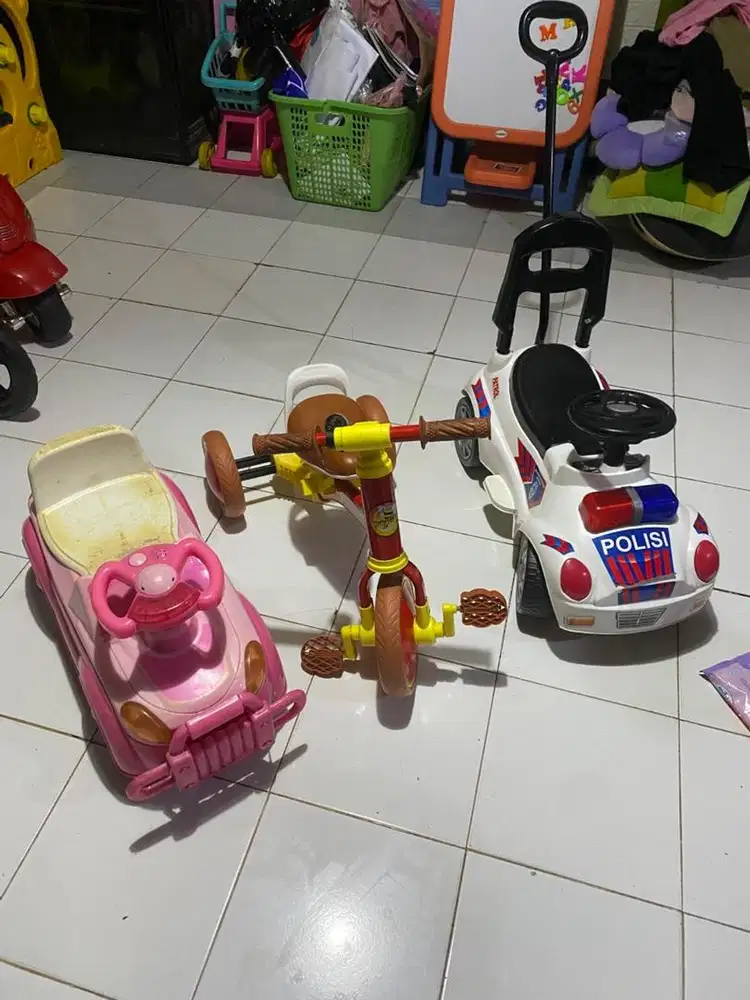 Sepeda dan mobil2an anak