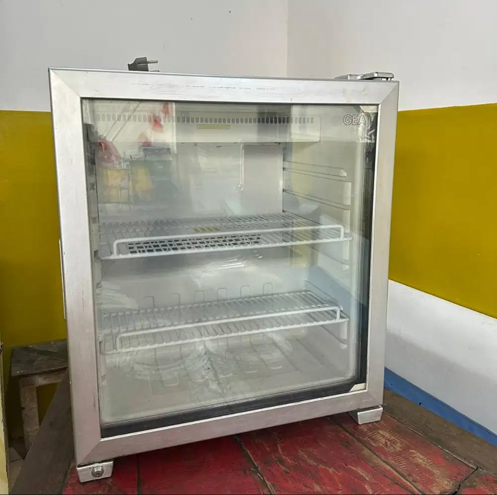 Up Right Glass Door Freezer GEA RTD-99C