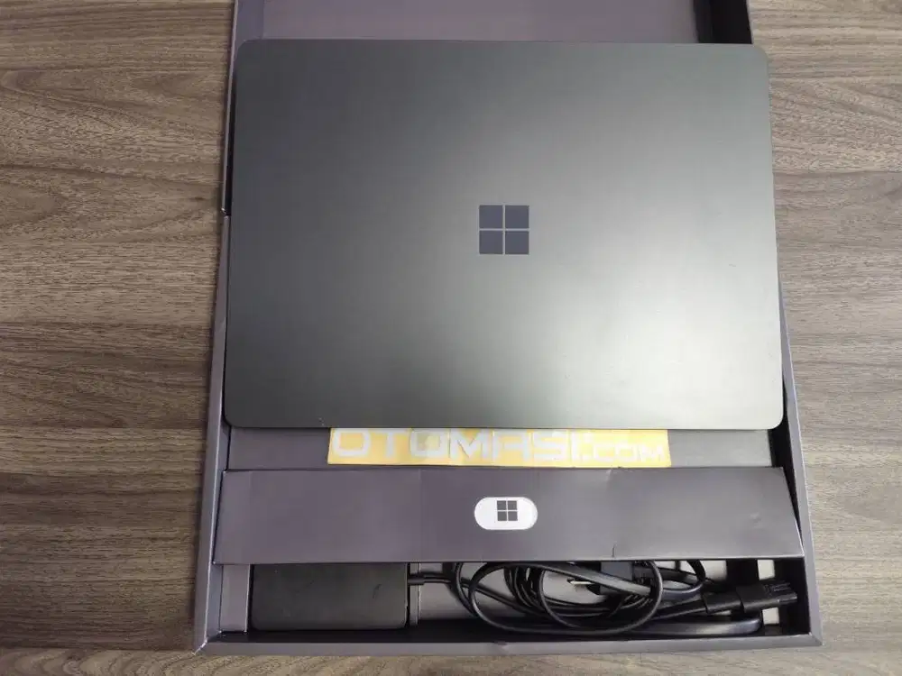 Surface Laptop 7th 15 X Elite 32GB 1TB Black Win 11 Home Bekas