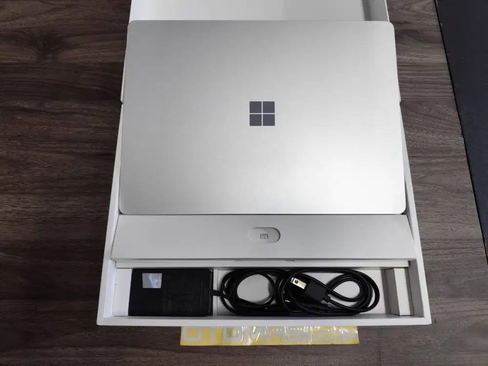 Surface Laptop 7th 15 X Elite 16GB 256GB Win 11 Platinum Like New