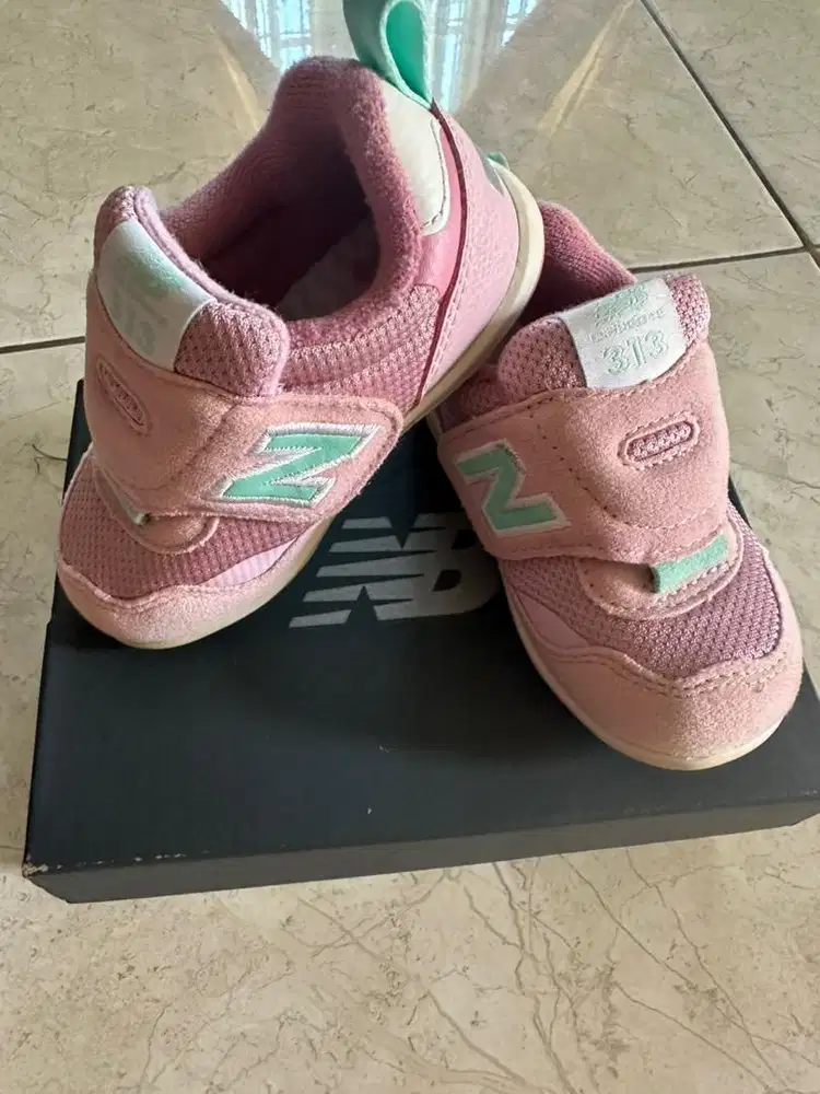 Sepatu anak peloved / second New balance Original + kotak sepatunya