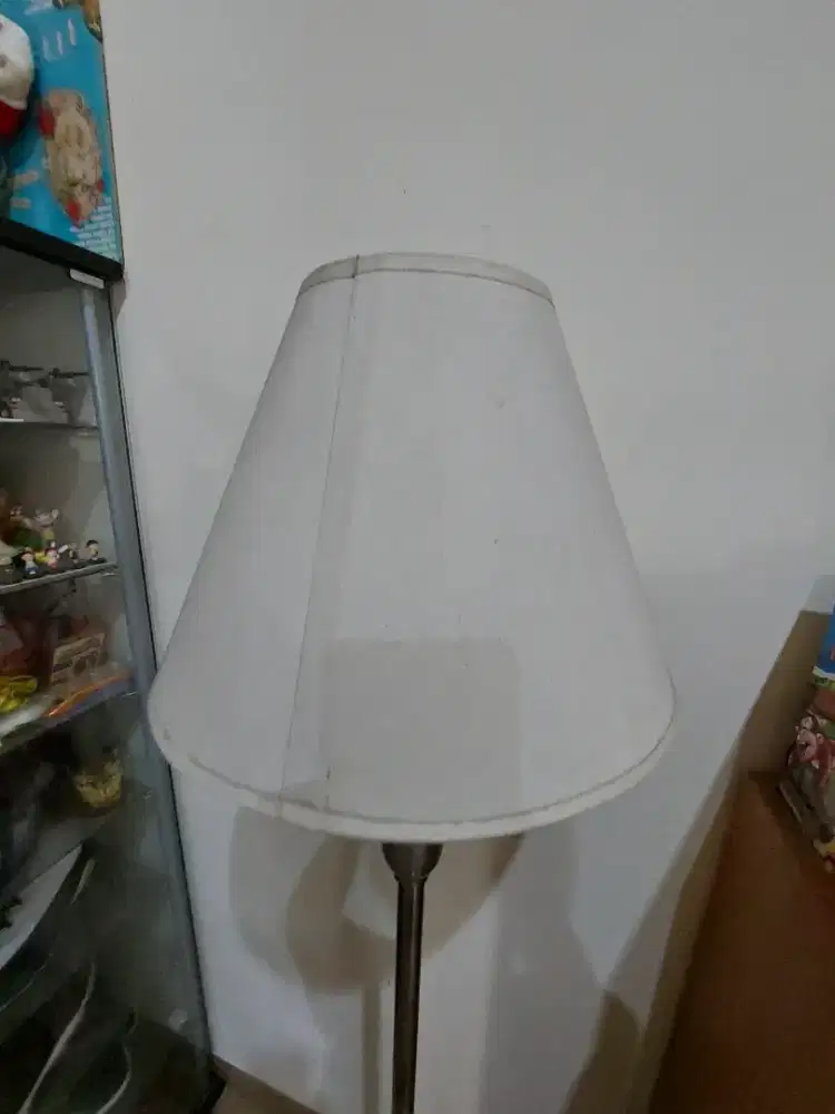 Standing lamp (lampu ruang tamu/kamar tidur)