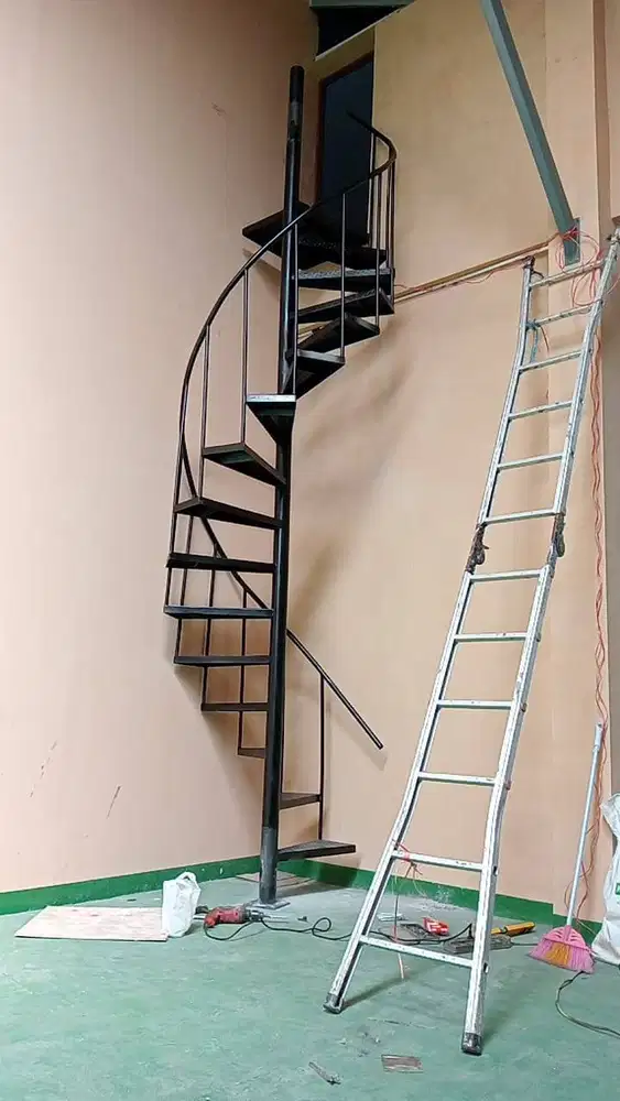 Terima pasang Tangga besi putar / tangga rebah murah di bandung
