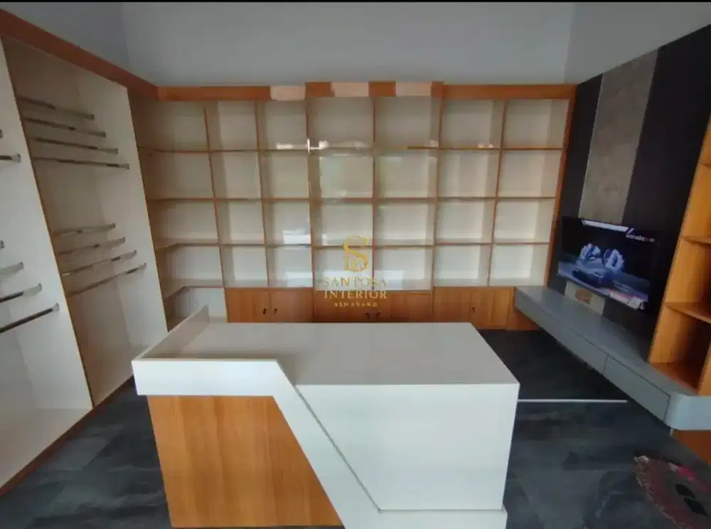 Meja kasir plus almari rak display