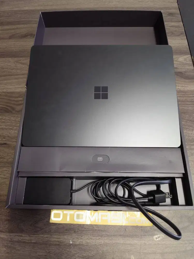 Surface laptop 7 15 X Elite 16GB 512GB Black Win 11 Pro Bekas