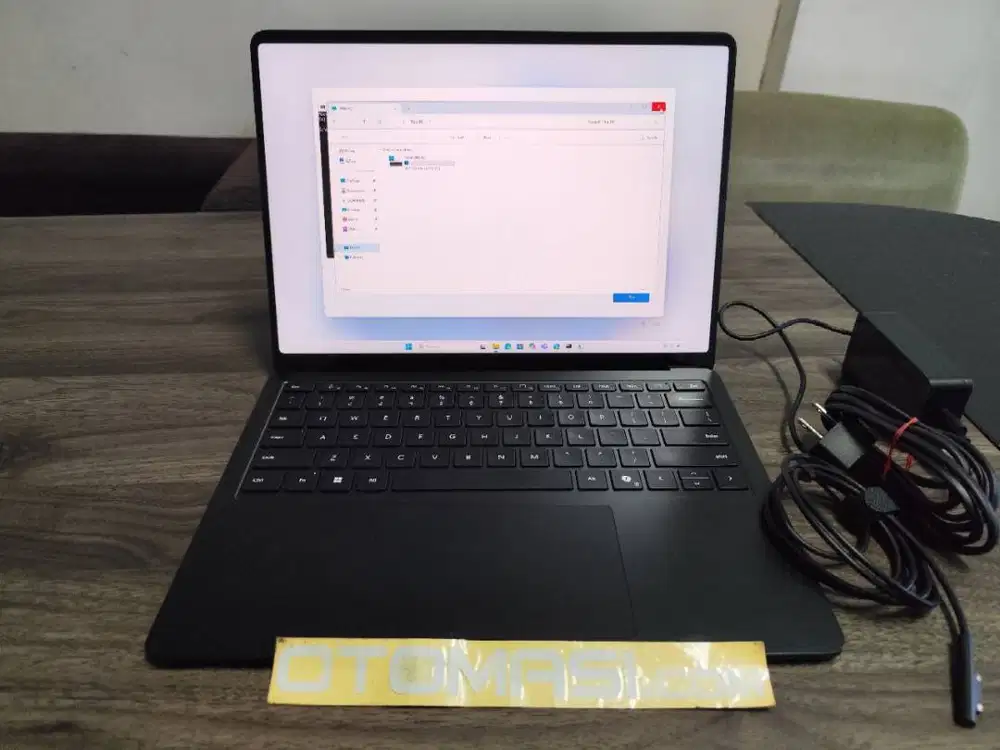 Surface Laptop 7th 15 X Elite 32GB 1TB Win 11 Home Black Bekas