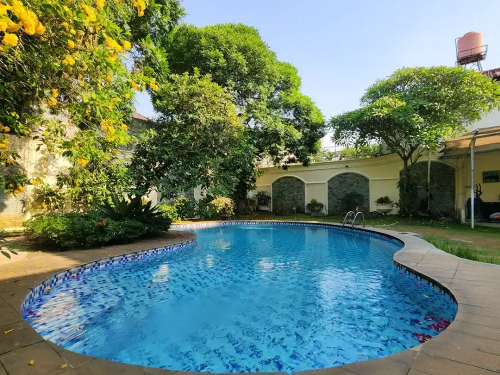 Rumah Mewah 2 Lantai Dalam Compound Tenang di Ampera–Kemang