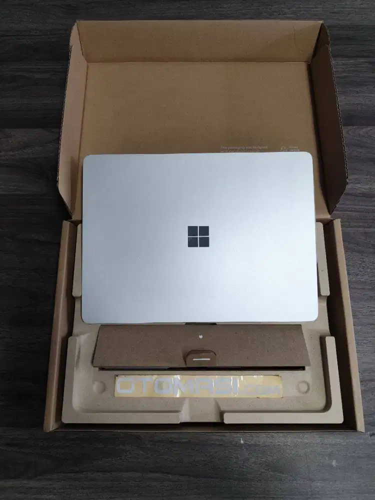 Surface Laptop 7th 13.8 X Plus 16GB 256GB Platinum Bekas