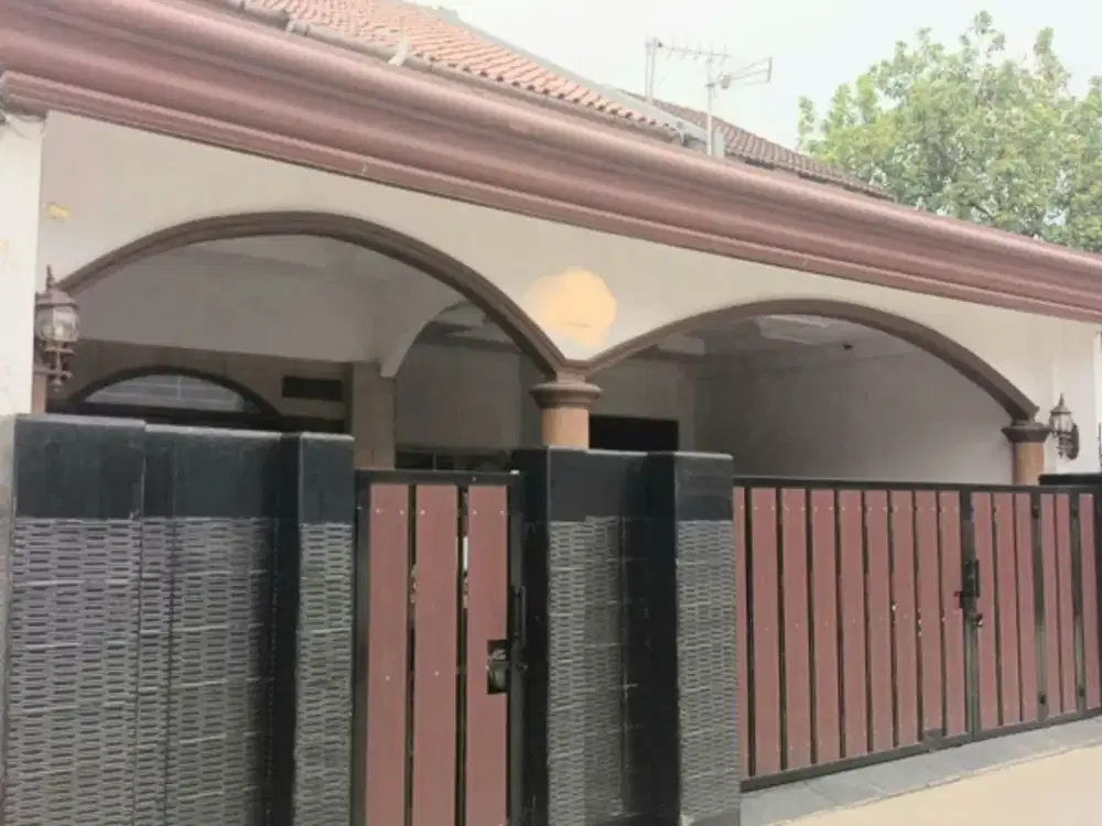 Dijual Cepat Rumah 2.5 Lantai di Perum Jatikramat Indah