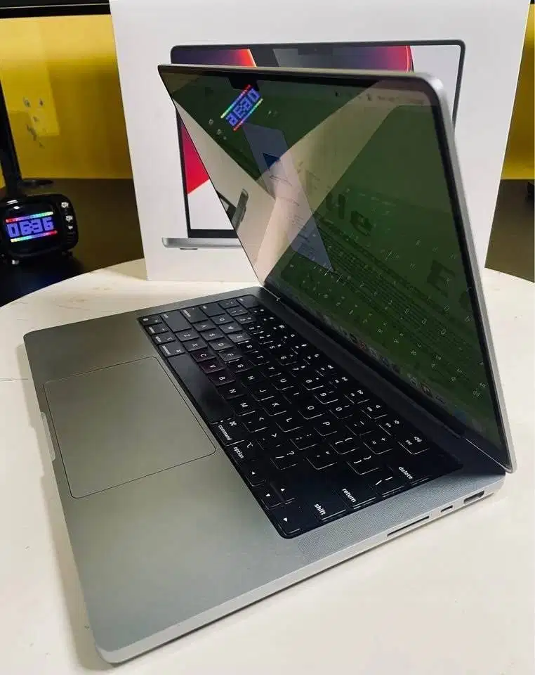 MacBook Pro 14 inch M1 Max Fullset RAM 32 SSD 512GB