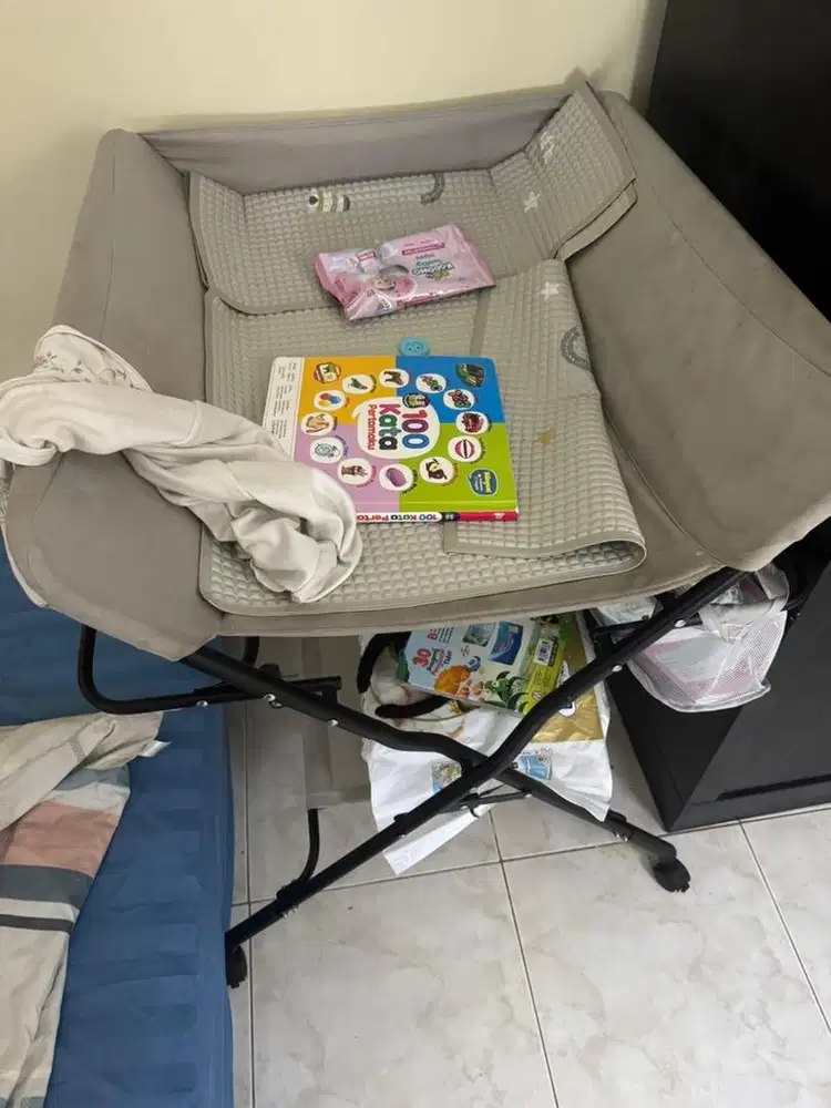 Tempat ganti popok bayi