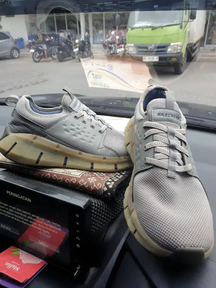 SKECHERS ORI ISTIMEWA