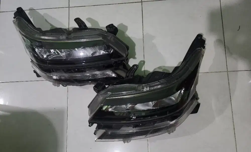 Lampu headlamp avanza xenia veloz 2019 up