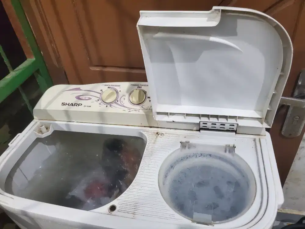 Dijual Kulkas LG 2 Pintu  DAN Mesin Cuci