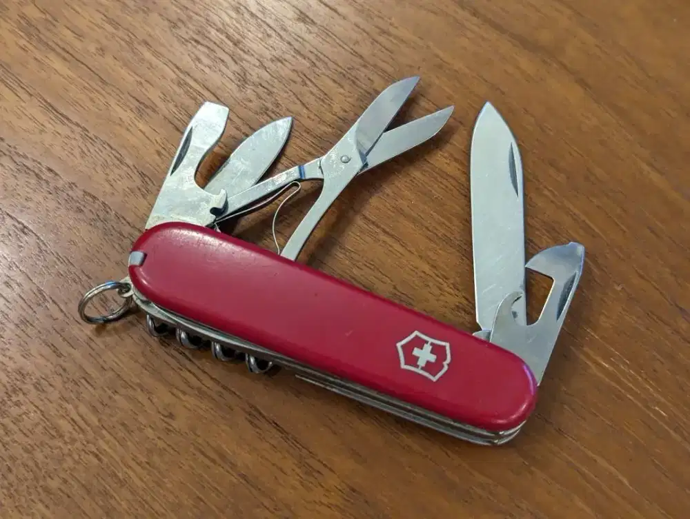 Victorinox Climber Red Swiss Army Pisau Multifungsi Lipat Outdoor Tool