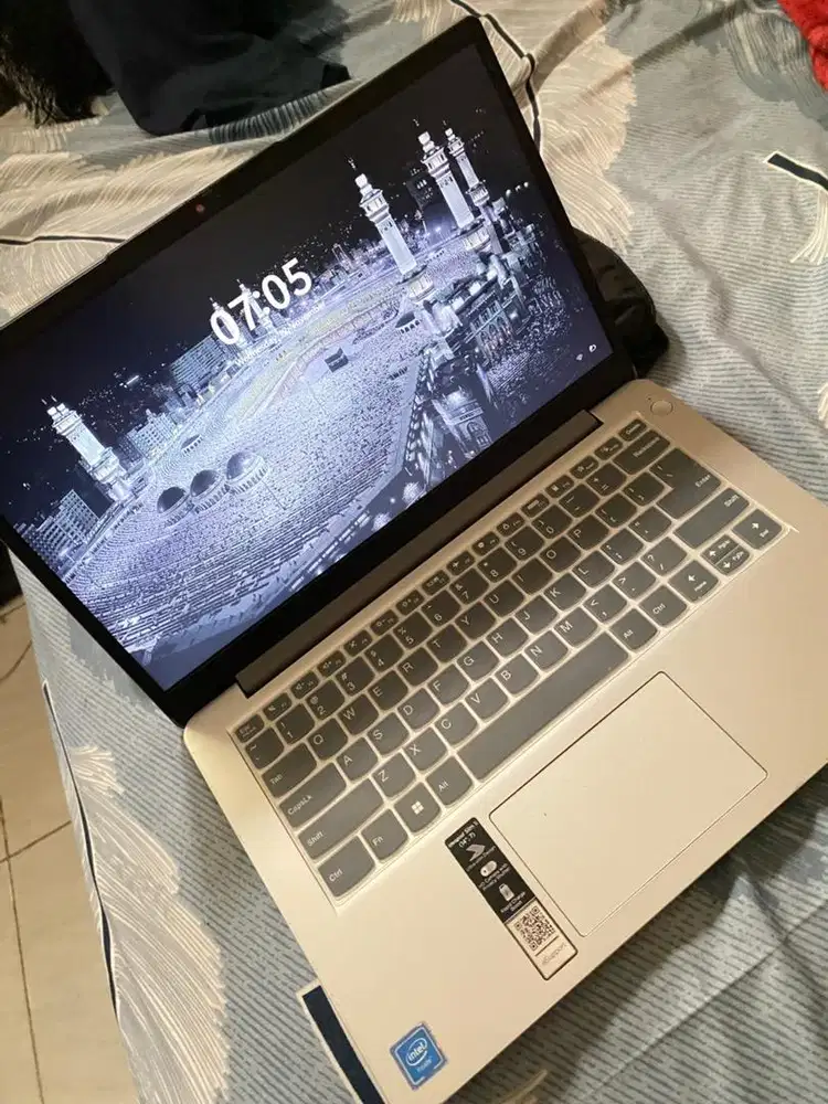 Di jual Laptop Lenovo ideapad I like new