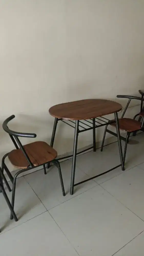 meja kursi cafe ada 5 set