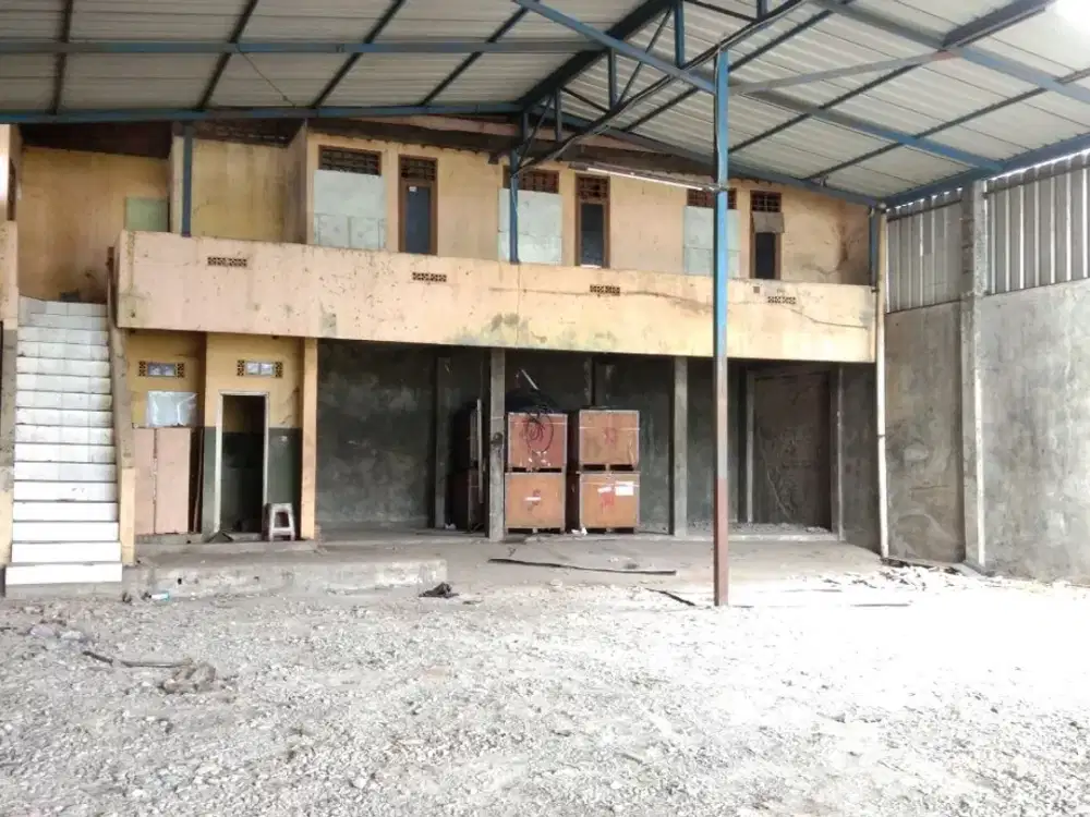 Gudang Terbuka Lokasi Mainroad di Terusan Kopo