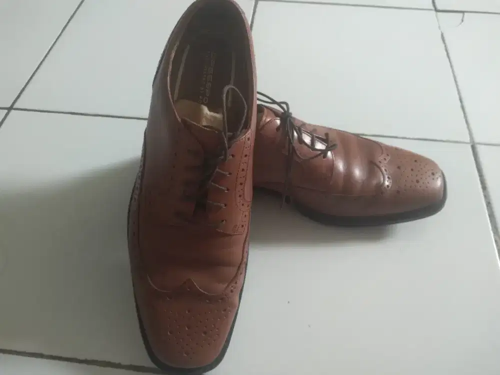 Sepatu kulit merk ROCKPORT