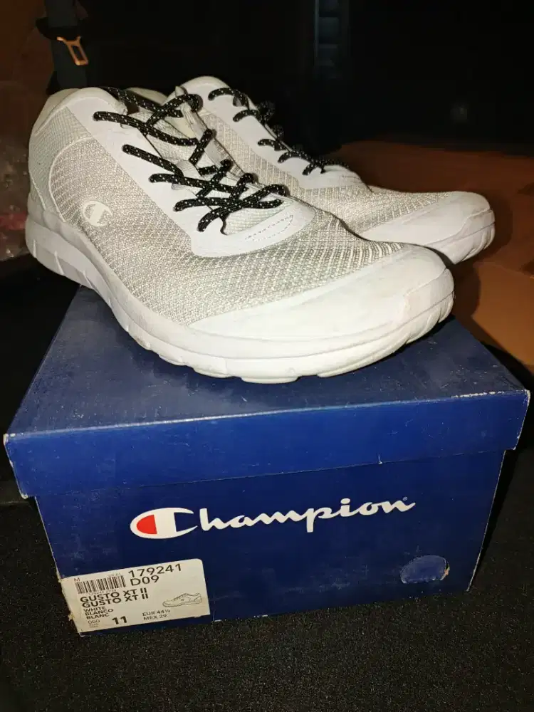 Sepatu Champion Putih Uk 44