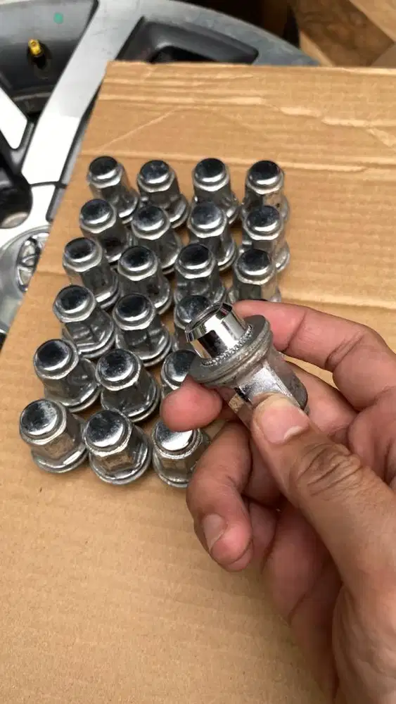 Baut Roda Fortuner Pajero Innova alphard lexus camry rush