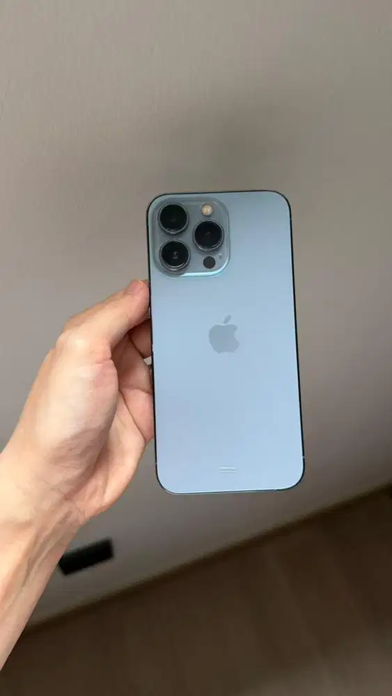 Iphone 13 Pro 256GB Like New. free case + protector