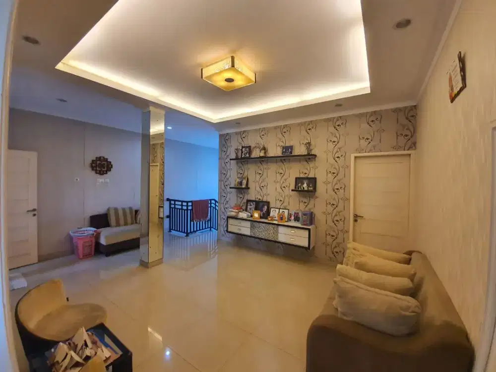 dijual rumah 2 1/2 lantai citra 2 ext