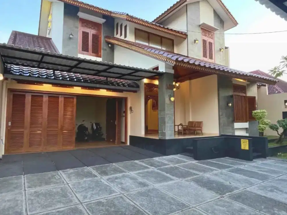RUMAH MEGAH JAWA MODERN FULL FURNISHED BERKUALITAS ISTIMEWA LOKASI STRATEGIS DALAM KOTA JOGJA AKSES MUDAH SIAP HUNI