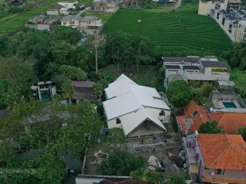 Tanah & Villa 9 kamar dijual di area Pantai Nelayan, Canggu.