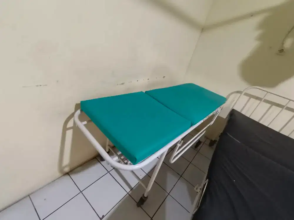 Bed ranjang pasien ugd