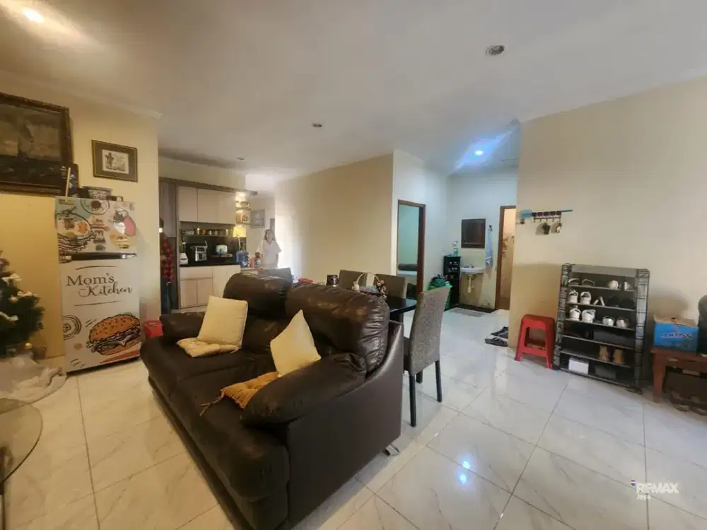 Rumah harga tanah Dijual di pusat Renon.