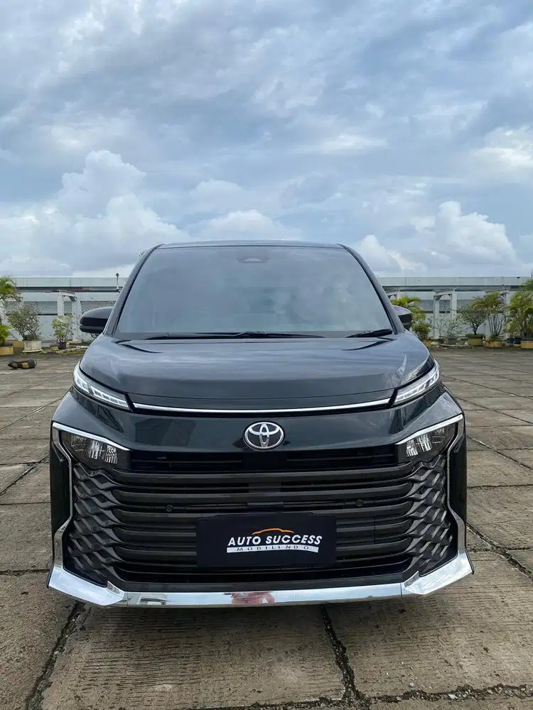 (Km Low 40ribu record) TOYOTA VOXY 2.0 AT 2022
