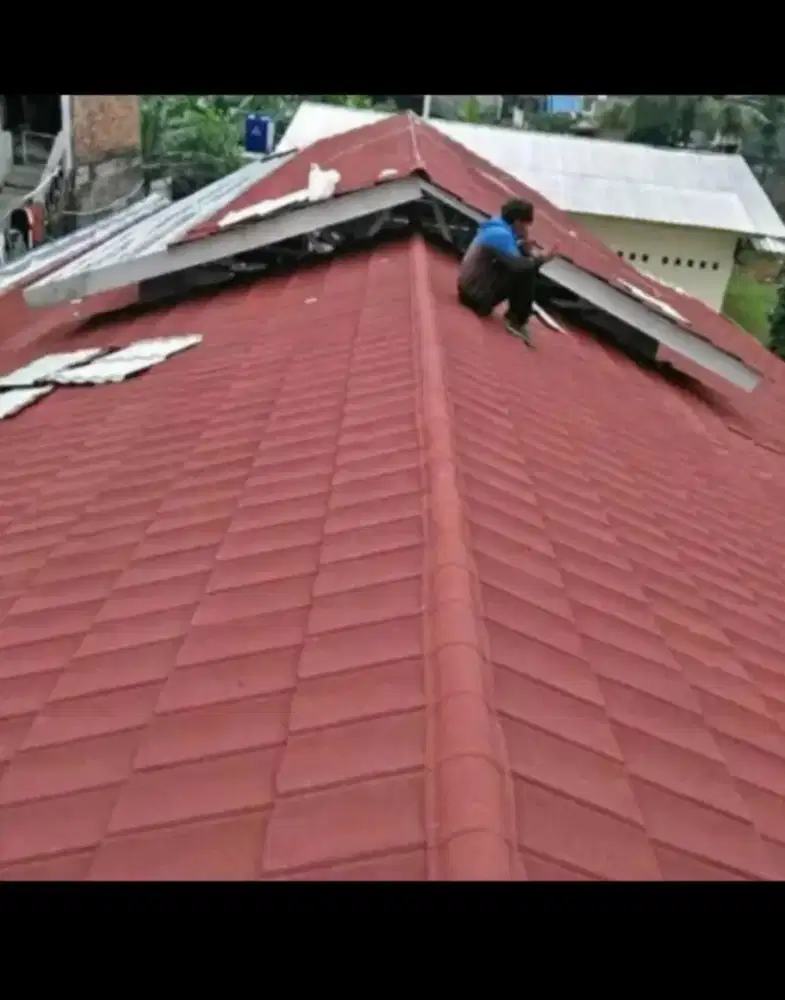 Atap baja ringan dan genteng metal pasir