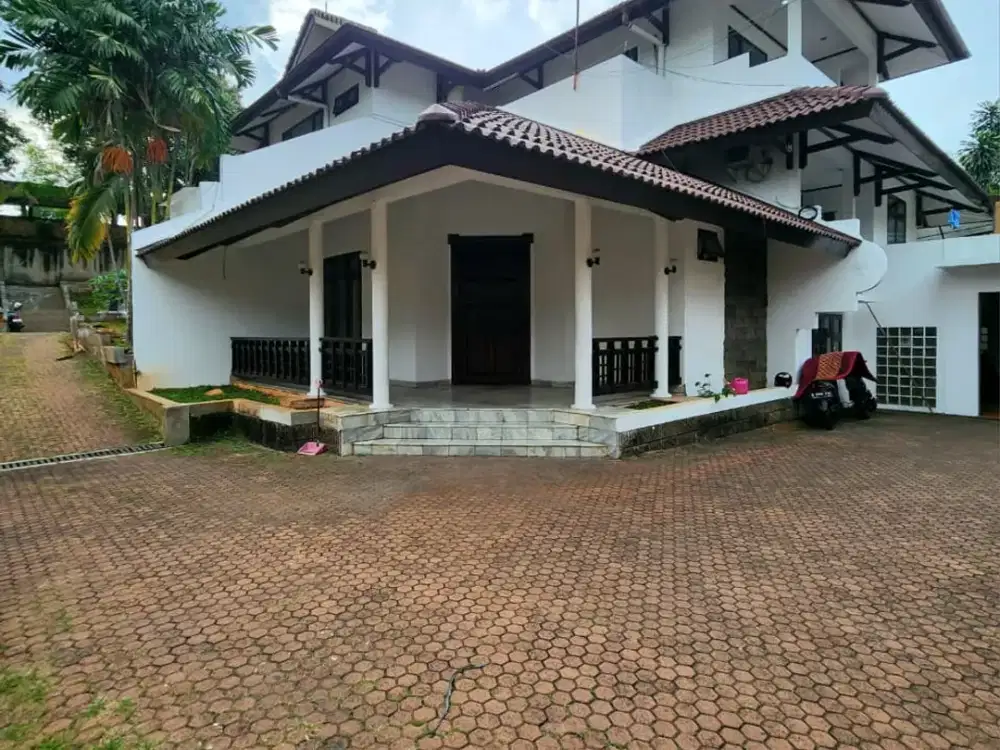 Rumah Mewah dengan Kolam Renang & Taman Luas di Antasari – Cipete Selatan