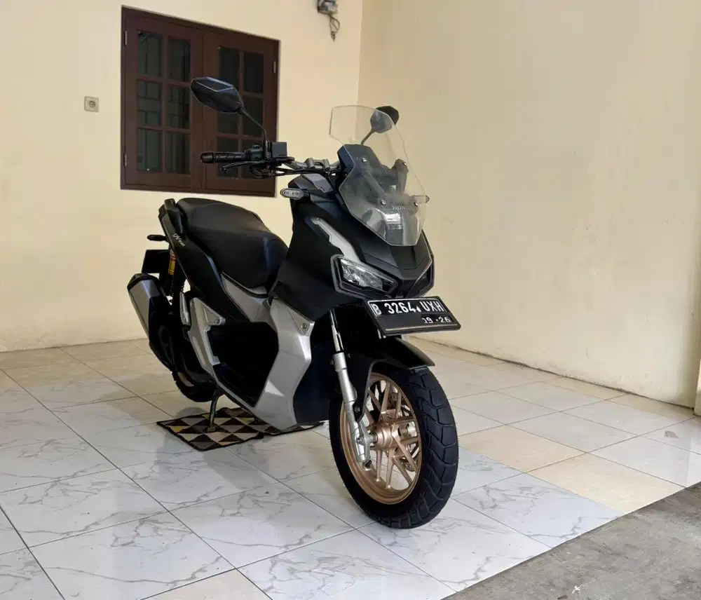 Honda ADV 150 CBS ISS Keyless MULUSSS Pajak Hidup Panjang