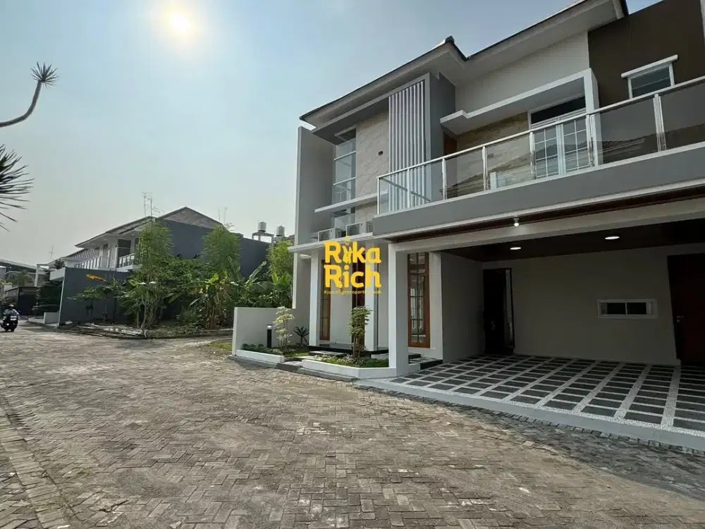 Rumah Mewah Baru Private Pool dan Semi Furnished di Perumahan Mewah Terawat Bersih Asri di Jogja Utara Fasilitas Lengkap