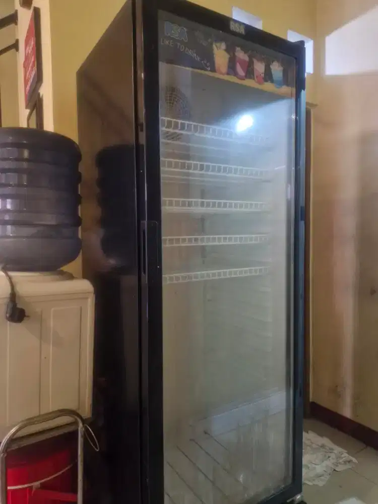 Kulkas showcase merk RSA