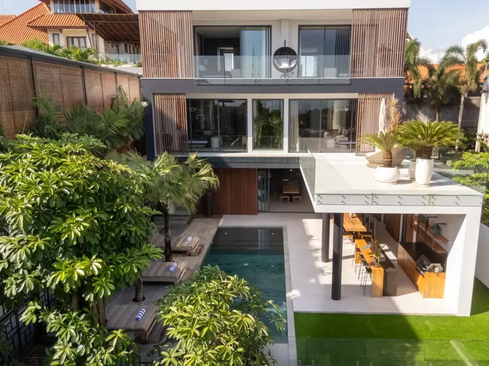 FOR SALE A Modern Luxury Villa Overlooking Jimbaran Bay FreeHold In Jimbaran