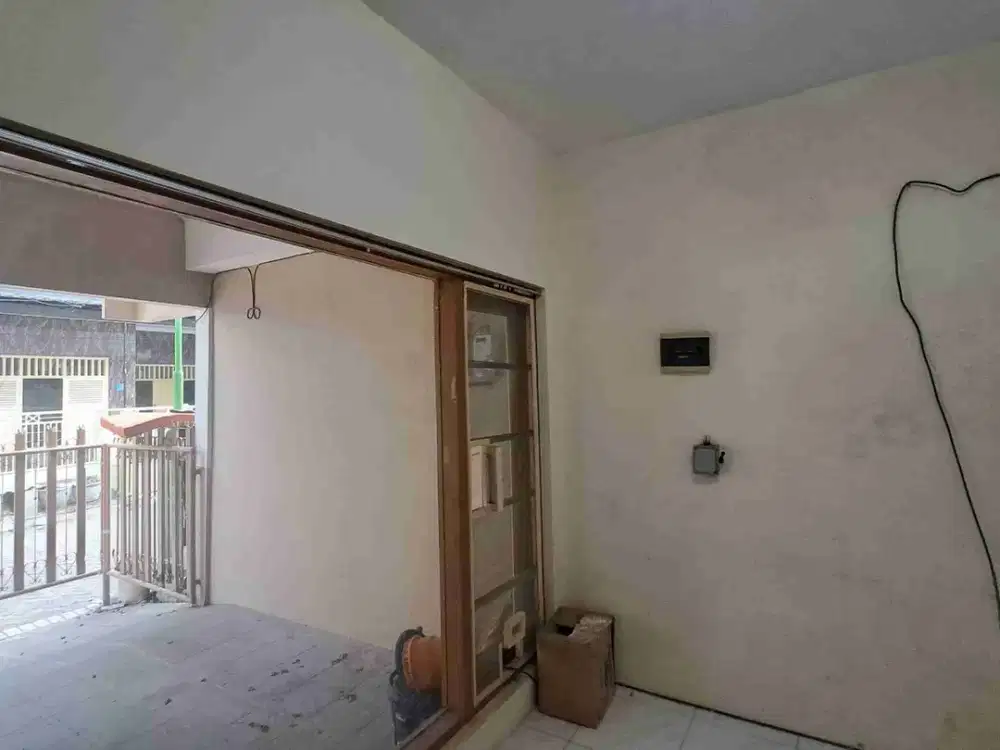 Jual Rumah Second Bisa Pakai di area Mulyosari, Surabaya