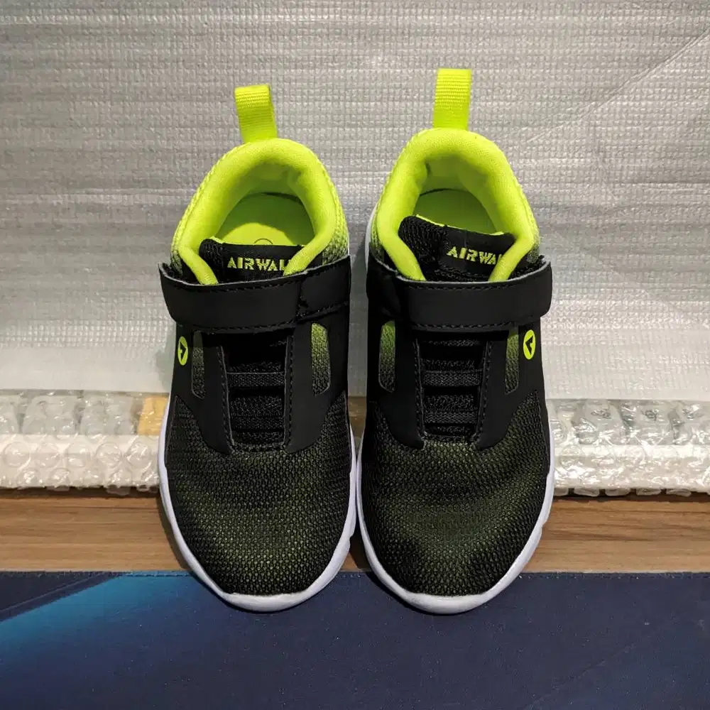 Sepatu Anak Laki Payless Childrens Concur Green Black Gradation Size 7