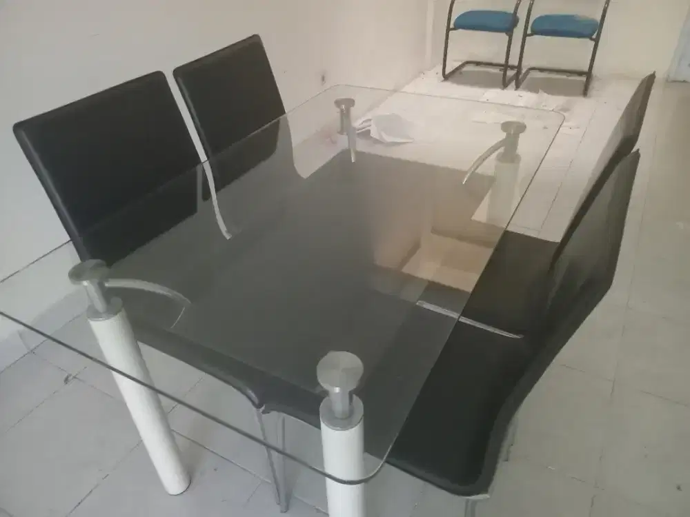 Dijual Meja Kaca + 4bh kursi