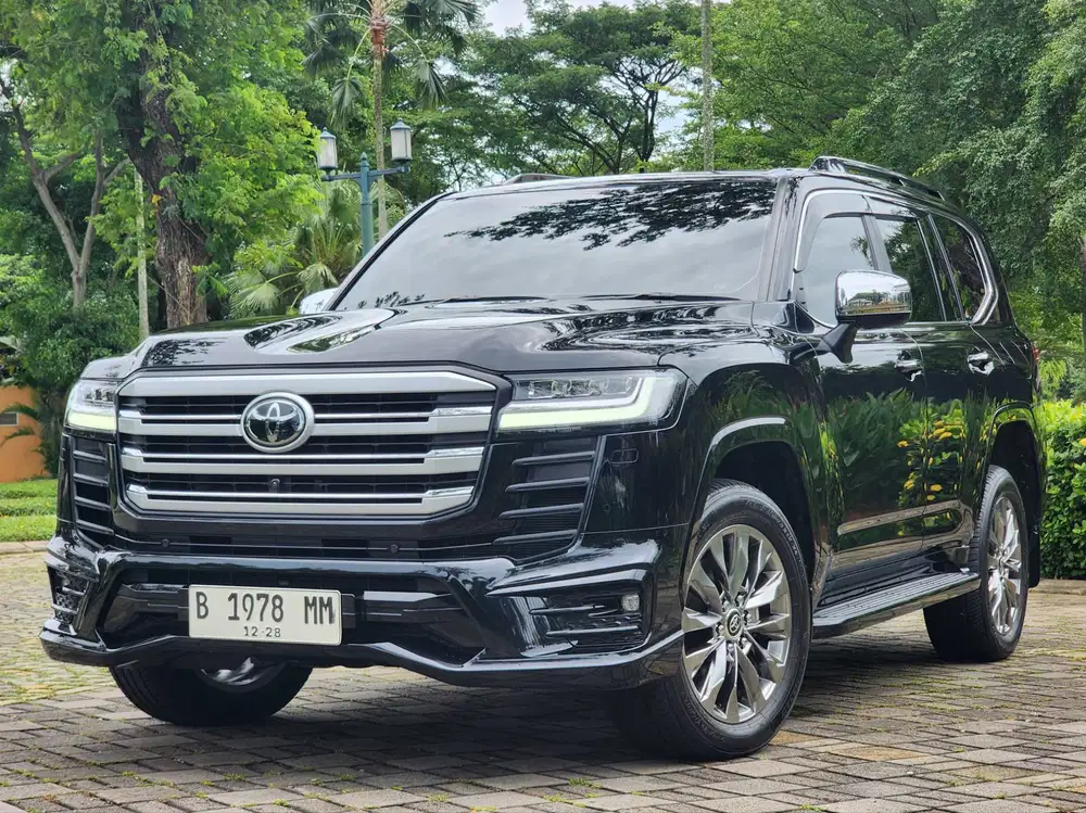 KM.7.RB ANTIK| LAND CRUISER VXR 300 ATPM 2023 HITAM RASA BARU!! VXR300