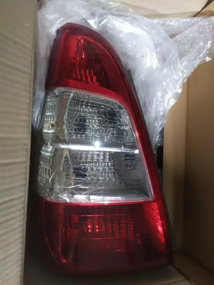 Jual stop lamp/lampu belakang kiri grand Innova 2011-2015