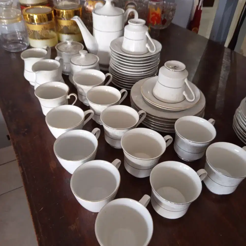 SET CANGKIR MINUM TAMU DAN PIRING CANTIK GET 40 PCS