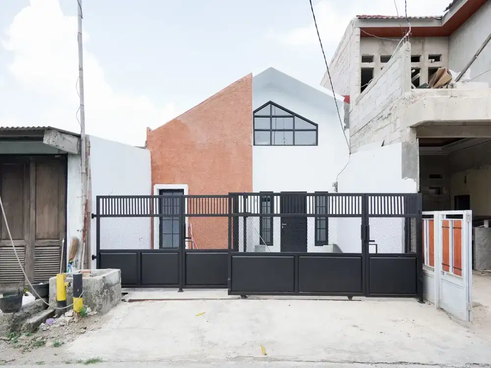 Rumah Strategis 7 Menit ke RS Kartika Husada 1 Lt Hadap Timur J-37624