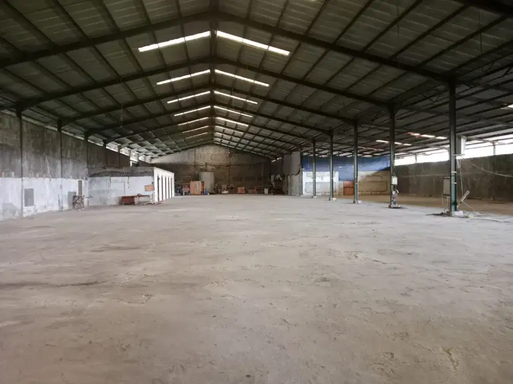 Diaewakan gudang luas 2200 dekat bandara soekarno hatta