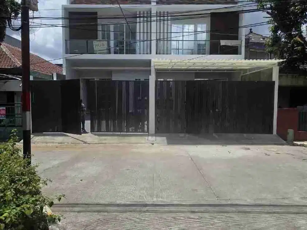 Rumah Baru 2,5 Lantai Siap Huni Minimalis