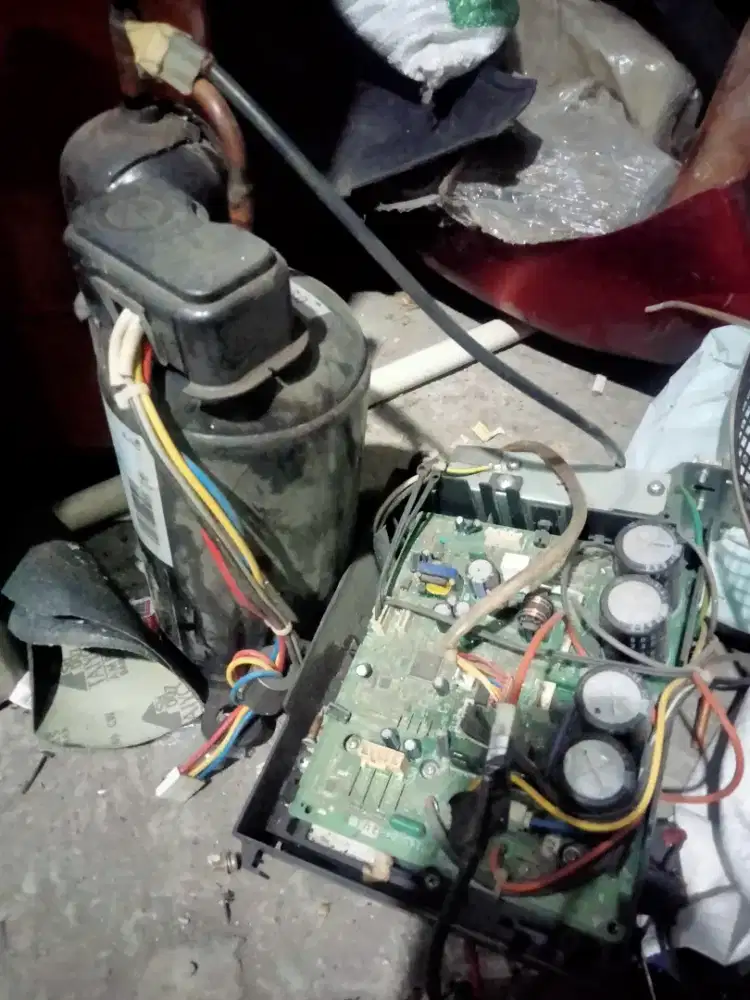 Compresor AC Daikin inverter 1.5 pk komplit PCB normal