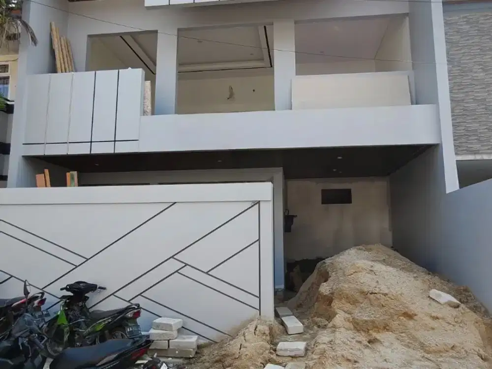 Rumah Baru 3 Lantai Desainnya Cakep di Taman Palem